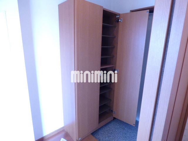 玄関　下駄箱付きは嬉しいですね