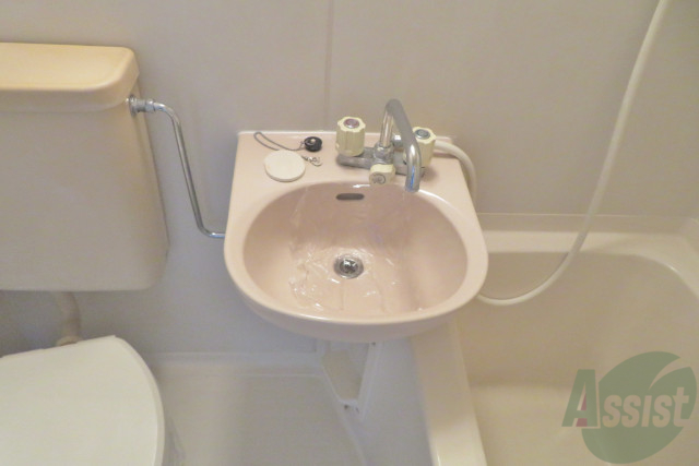 洗面設備　洗面台はこちらです。コンパクトで可愛らしいですね。