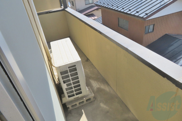 バルコニー　バルコニーはこちらです。長さも丁度いい広さですね。