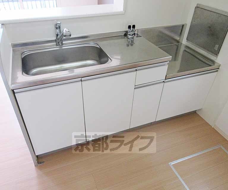 キッチン　ダイニングが見えるキッチン