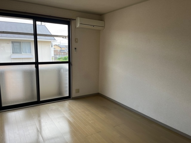 居室・リビング　南西洋間6帖