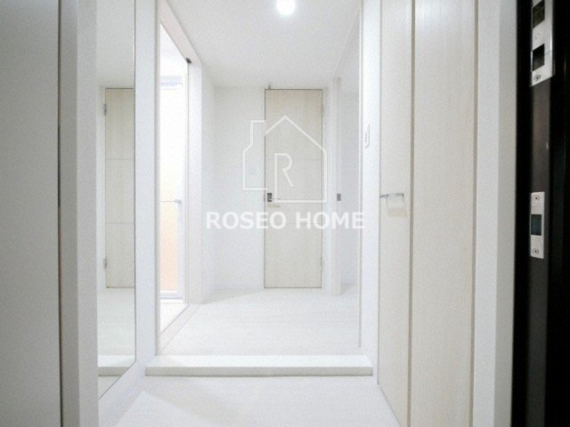 玄関　同マンション別部屋：参考写真