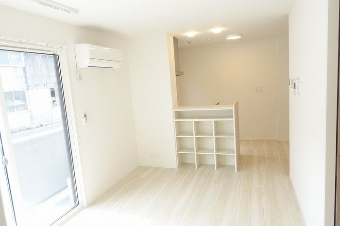 居室・リビング　リビングにエアコン付き