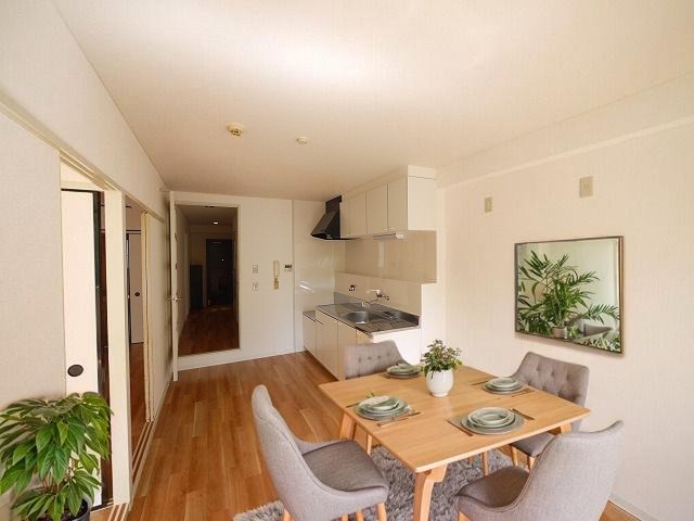 居室・リビング　CGで家具等を配置したもので家具等は含まれません