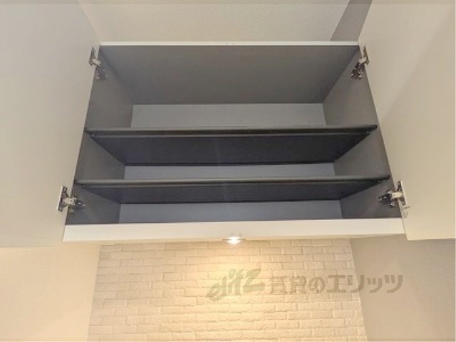 玄関　上部収納