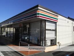 コンビニ　セブンイレブン（コンビニ）まで687m
