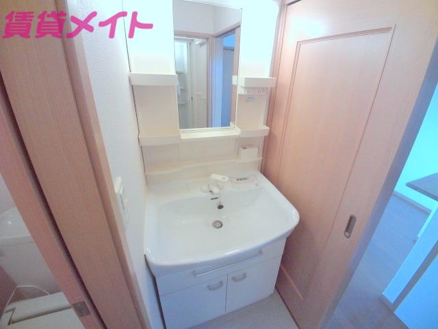 洗面設備　反転タイプ参考写真