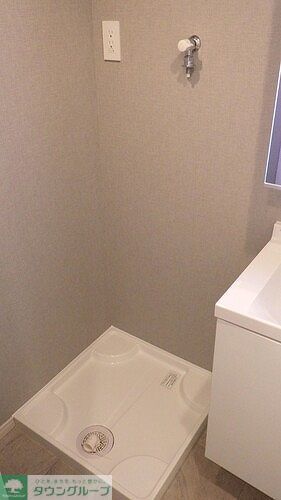 その他設備　室内洗濯機置場　※同タイプ（203号室）の写真