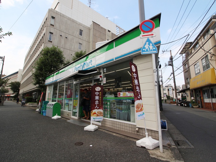 コンビニ　ファミリーマート世田谷新町店（コンビニ）まで130m