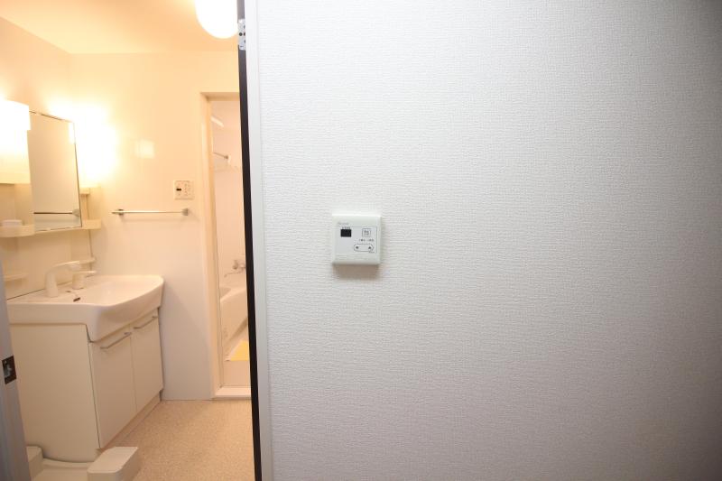 その他　給湯器リモコン　お湯の温度調節ができます。