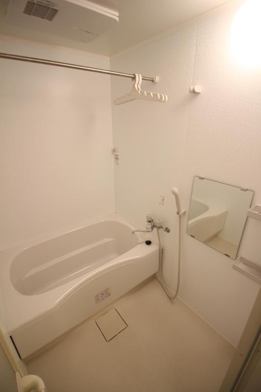 バス・シャワールーム　浴室乾燥機付きバス