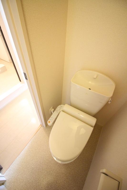 トイレ　温水洗浄暖房便座付きトイレ