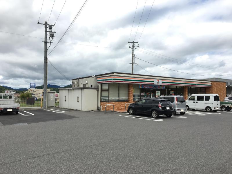 コンビニ　セブンイレブン（コンビニ）まで450m