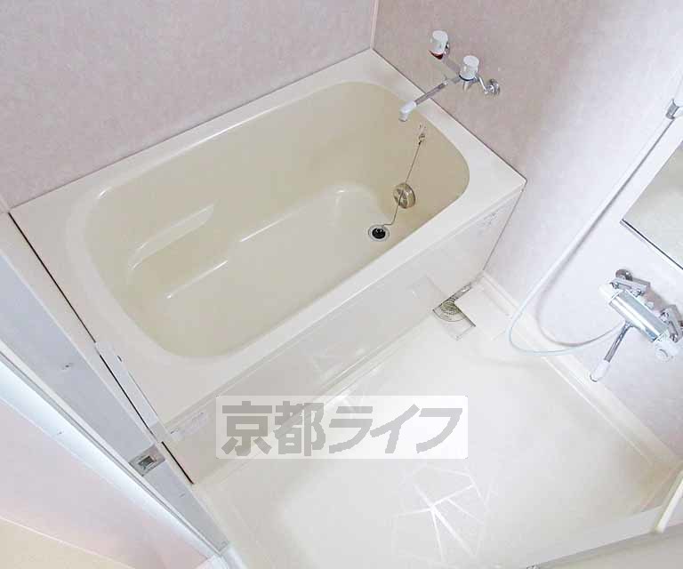 バス・シャワールーム　ゆったりバスルームです！