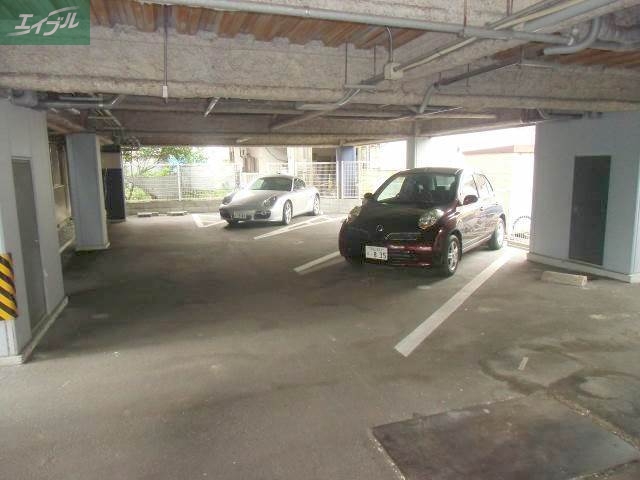 駐車場　駐車場