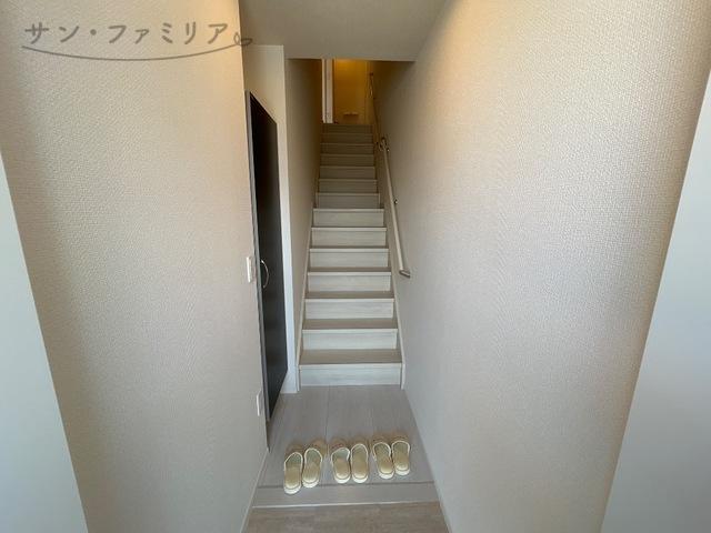 玄関　同一物件別部屋写真