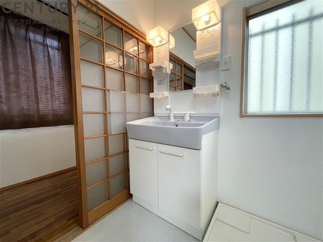 洗面設備　スペースが確保できる洗面所です