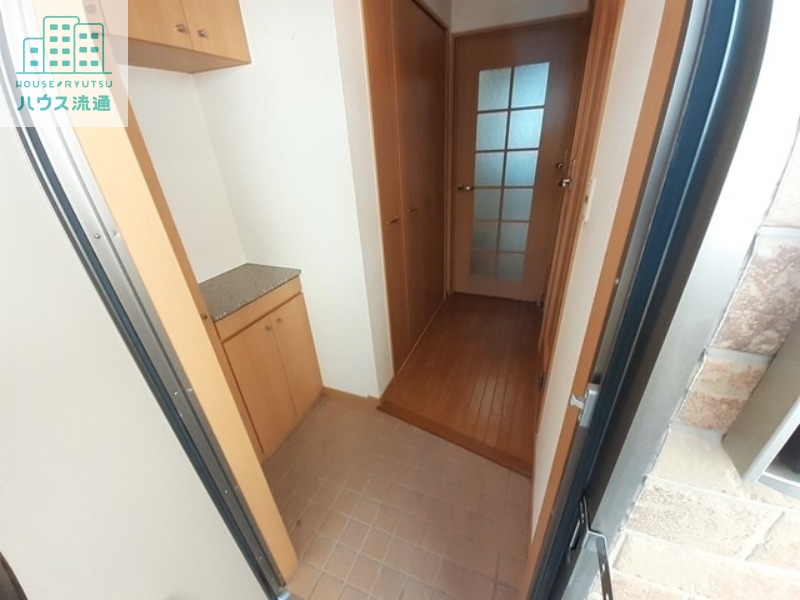 玄関　※別号室の写真です