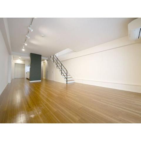 居室・リビング　室内