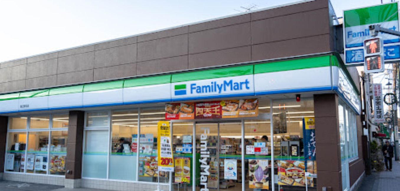 コンビニ　ファミリーマート国立駅北店（コンビニ）まで612m