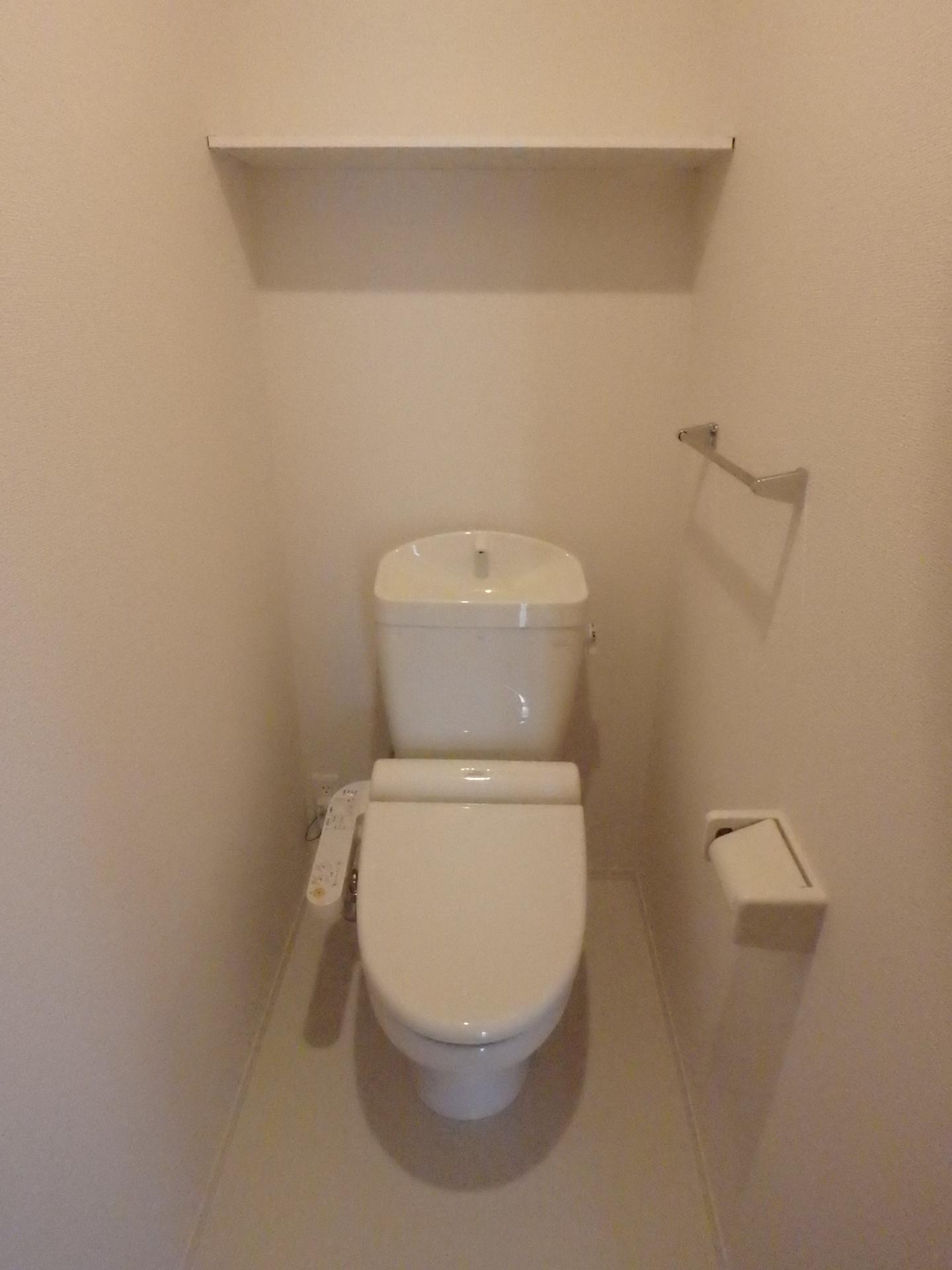 トイレ　１階と２階の２か所にトイレがあります。