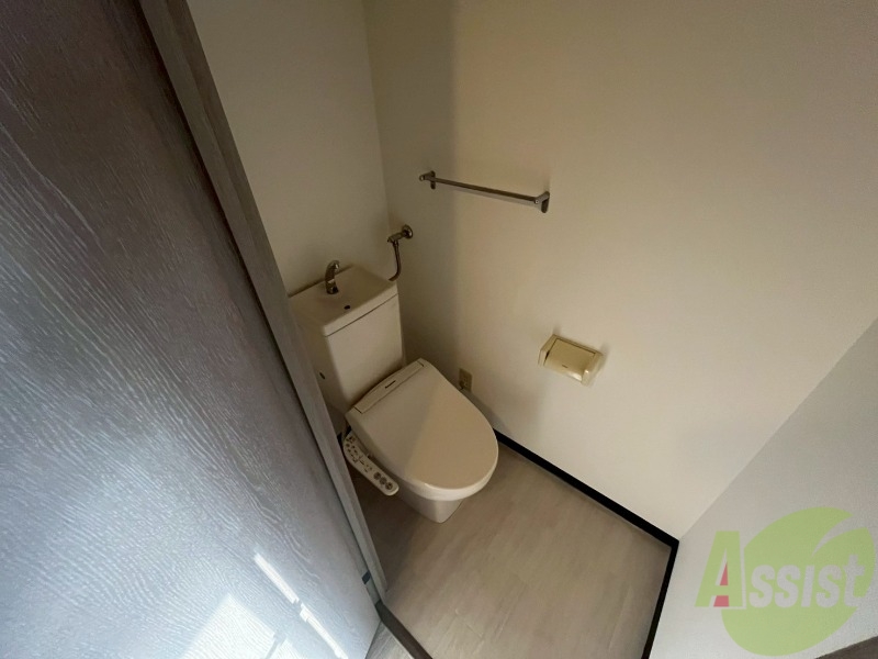 トイレ　こちらはトイレです。清潔感があり、安心して使用できます。