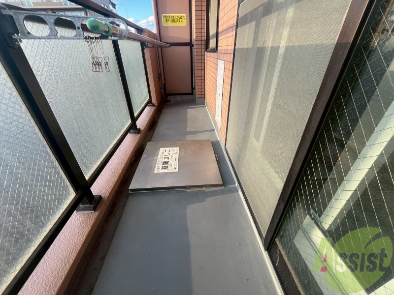 バルコニー　バルコニーは幅があり、広い印象を受けました。