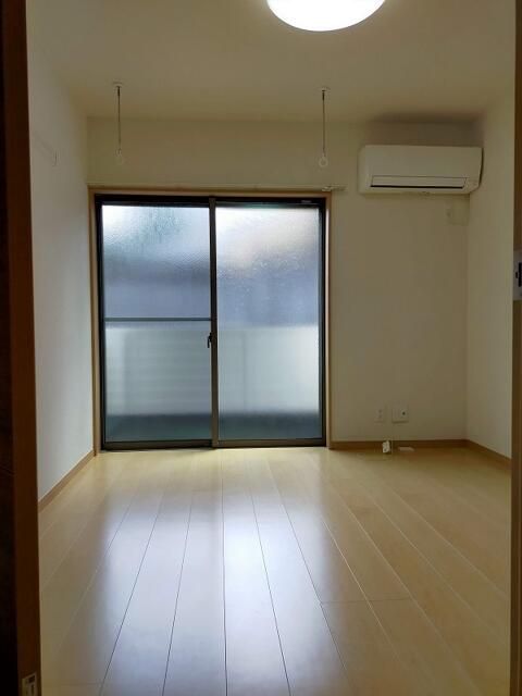 居室・リビング　ゆったり過ごせる居間です