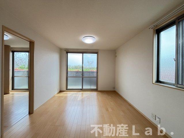 居室・リビング　※反転タイプのお写真です。