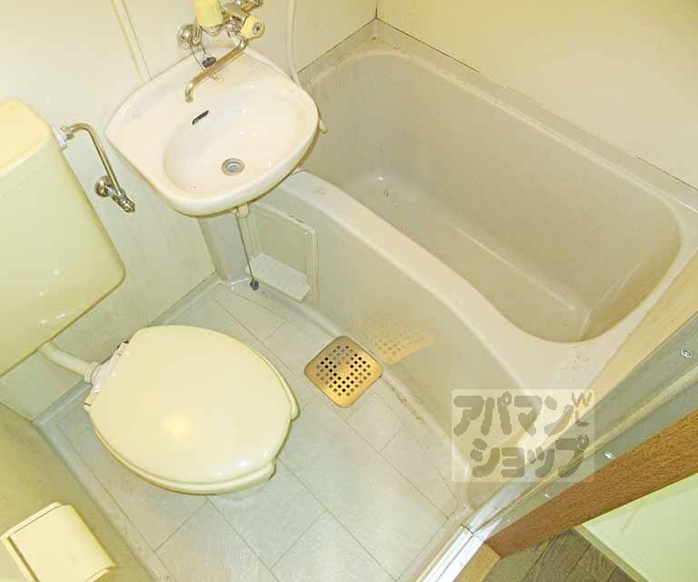 バス・シャワールーム　トイレ洗面台が一緒になったバスルームです！