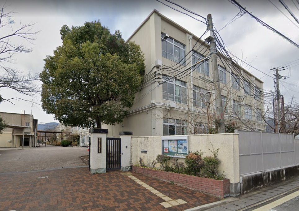 中学校　京都市立嵯峨中学校（中学校）まで359m