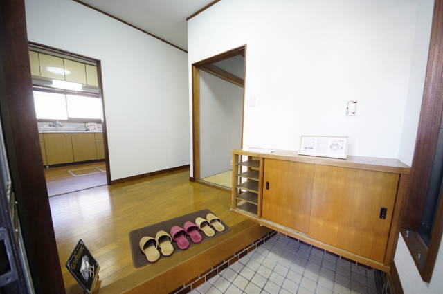 玄関　広々玄関です