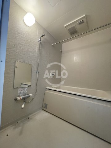 バス・シャワールーム　ルクレ阿波座レジデンス　浴室