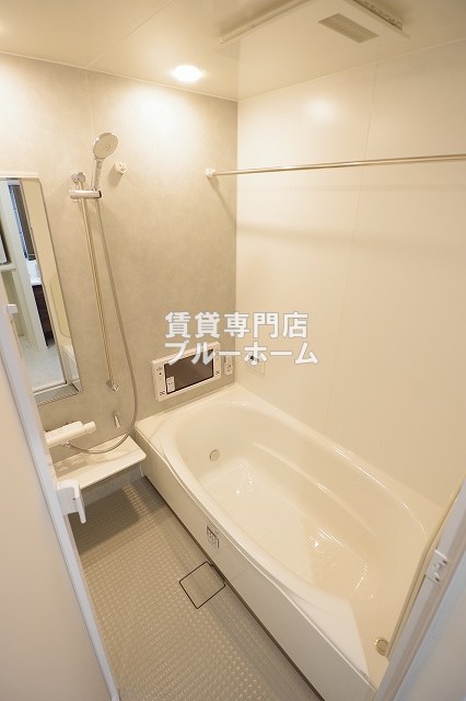 バス・シャワールーム　浴室乾燥機・追い炊き機能付きお風呂です！