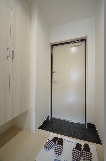 玄関　※同建物・別号室の写真です