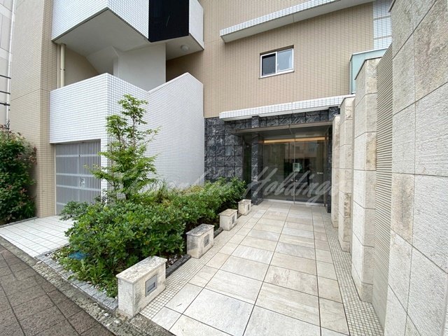 エントランス　清潔感のあるエントランスです♪