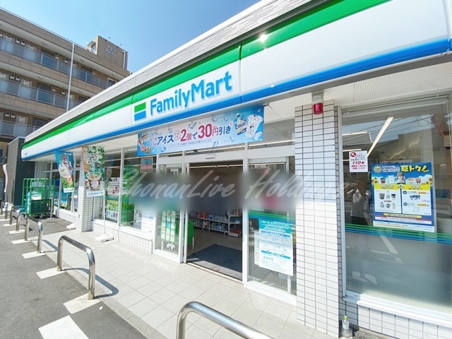 コンビニ　ファミリーマート 戸塚吉田町店（コンビニ）まで720m