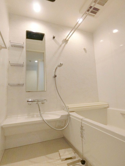 バス・シャワールーム　★追い焚き・乾燥機付きバスルーム