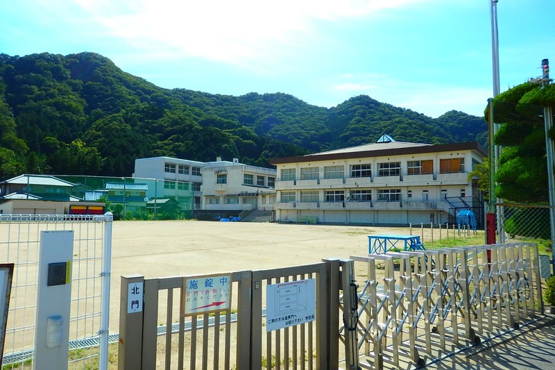 小学校　姫路市立古知小学校（小学校）まで833m