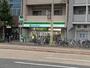 コンビニ　ファミリーマート 広島千田町店（コンビニ）まで587m