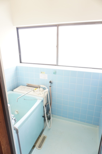 バス・シャワールーム　バストイレ別！湯船につかることで日頃の疲れを癒せます♪