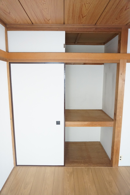 収納　押入れタイプはお荷物が多い方も安心の収納力です☆