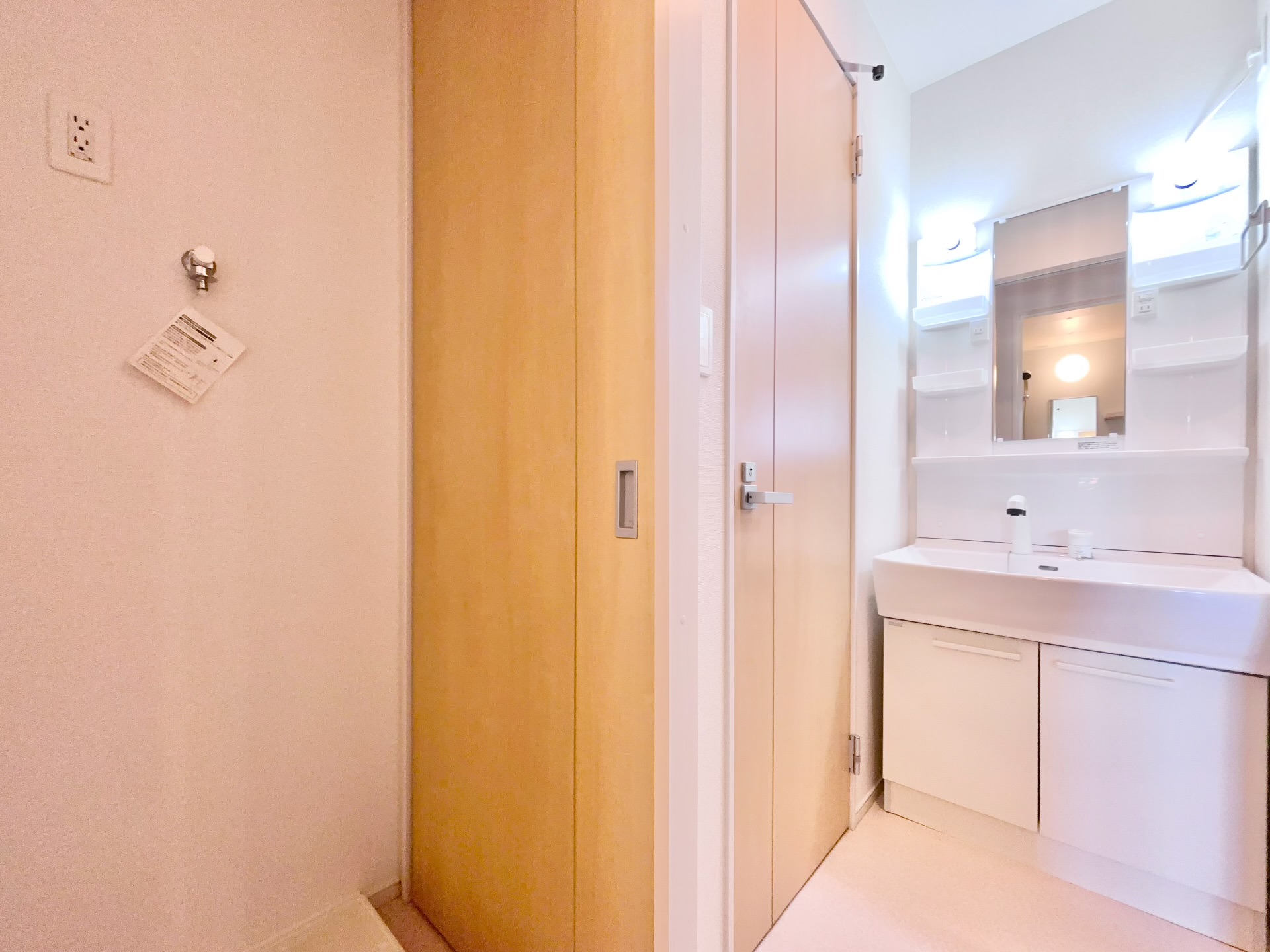 洗面設備　洗面部分・洗面化粧台＆洗濯機置き場あり◎