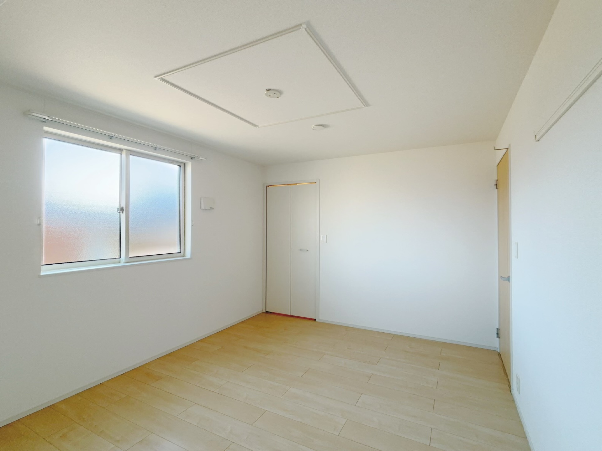 その他部屋・スペース　洋室部分・収納を備えた機能的なお部屋です♪