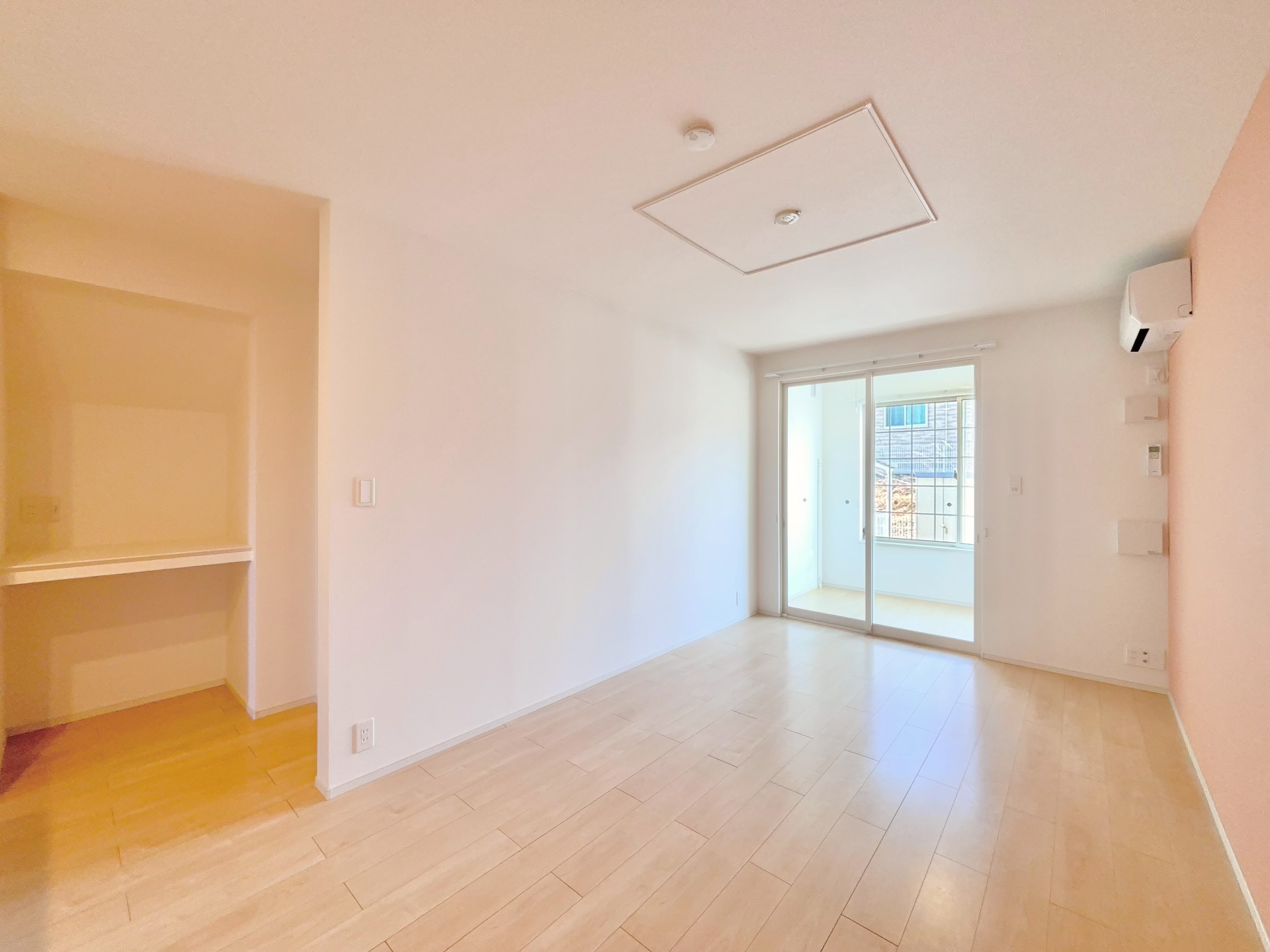 居室・リビング　リビング部分・日当たり良好です♪