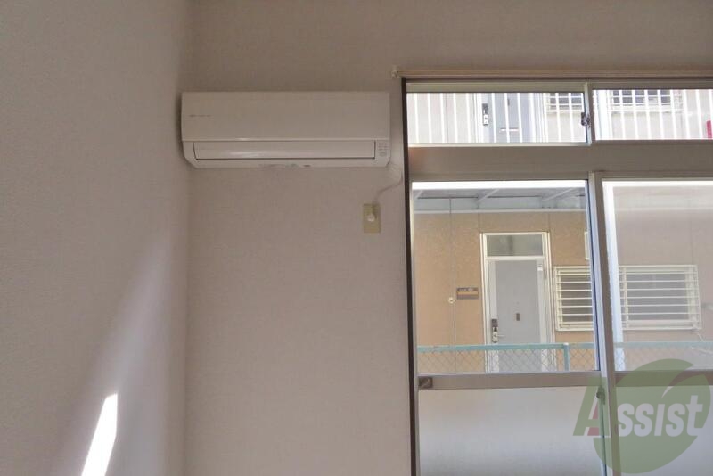 その他設備　エアコンも一台付いてます。頑張ってもらいましょう。