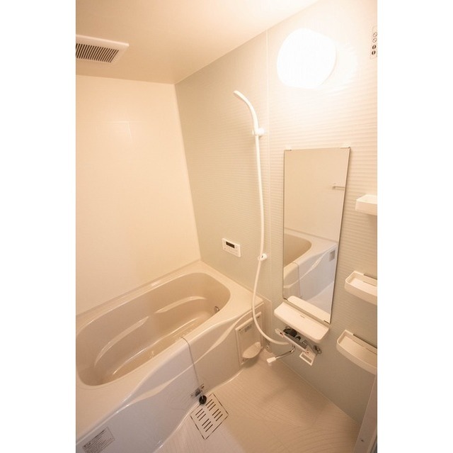 バス・シャワールーム　同タイプ室内