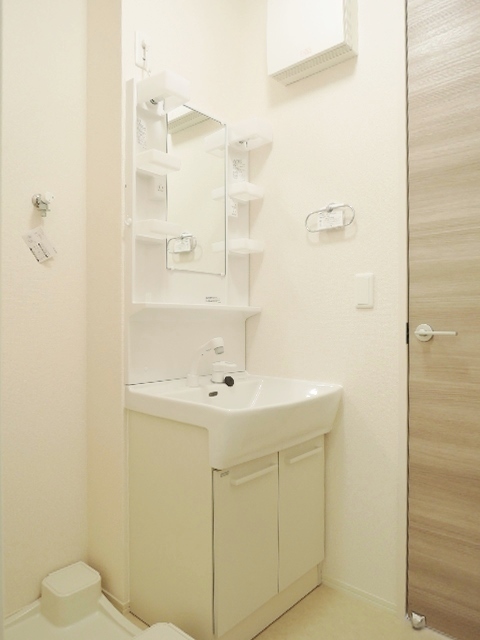 洗面設備　忙しい朝に重宝する洗髪洗面台あり