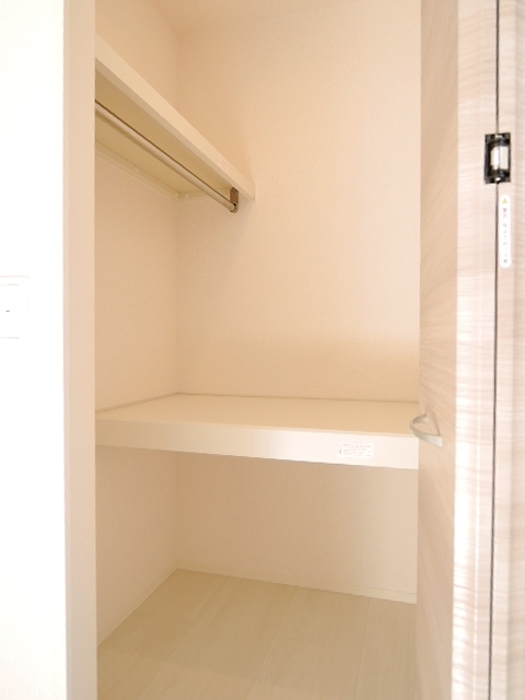 収納　シーズン家電も収納可能なウォークインクローゼットあり