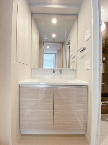 洗面設備　独立洗面化粧台付き